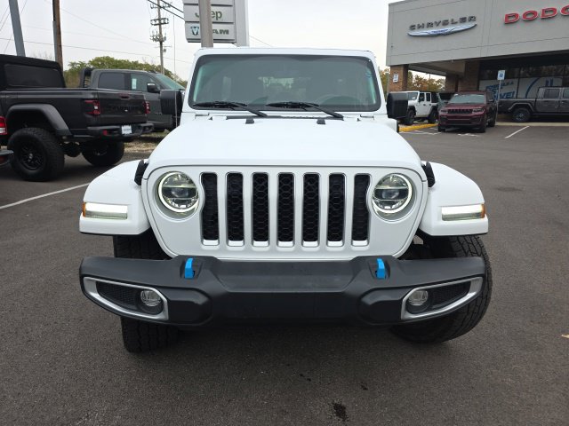 Used 2022 Jeep Wrangler Unlimited Sahara w/ Cold Weather Group AWD/4WD image 16