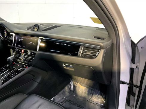 Certified 2023 Porsche Macan AWD/4WD image 22