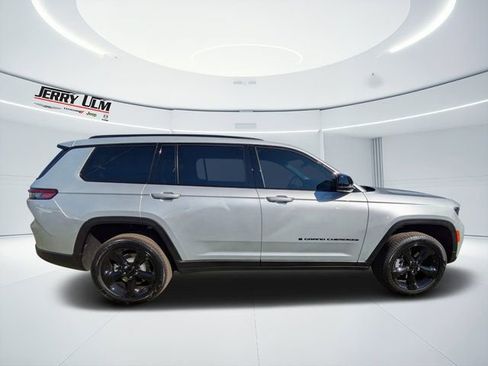 New 2025 Jeep Grand Cherokee L Limited w/ Black Appearance Package image 2