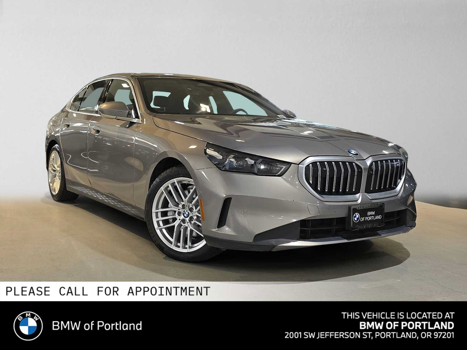 Used 2024 BMW 530i xDrive AWD/4WD image 1