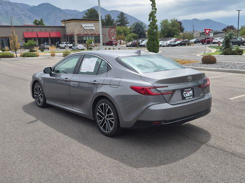 Used 2025 Toyota Camry XLE FWD image 8