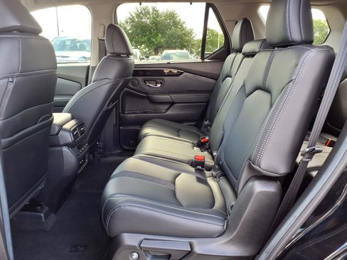 Certified 2025 Honda Pilot EX-L image 18