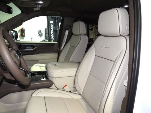 Used 2025 GMC Yukon Denali AWD/4WD image 33