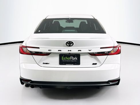 Used 2025 Toyota Camry SE FWD image 7