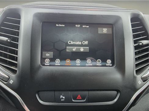 Used 2020 Jeep Cherokee Latitude Plus w/ Cold Weather Group image 16