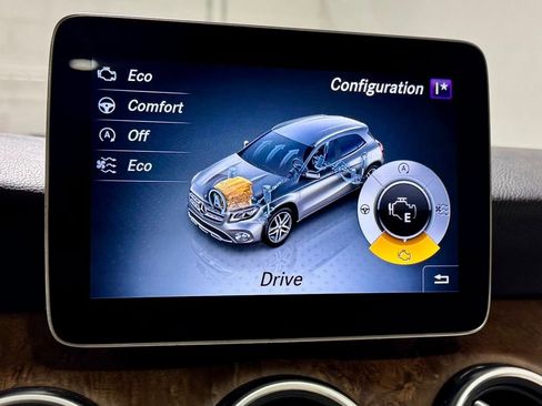 Used 2020 Mercedes-Benz GLA 250 4MATIC w/ Premium Package image 23