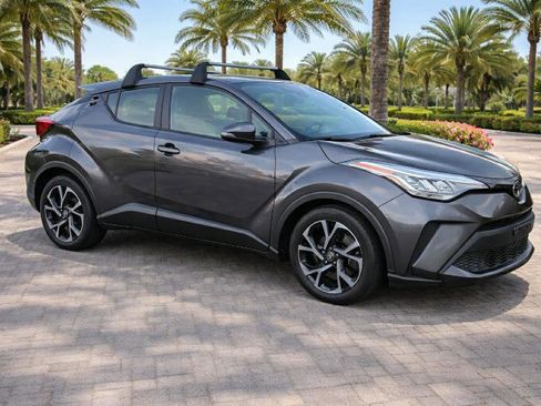 Used 2021 Toyota C-HR XLE image 5