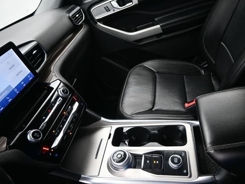 Used 2022 Ford Explorer Limited w/ Equipment Group 301A image 21