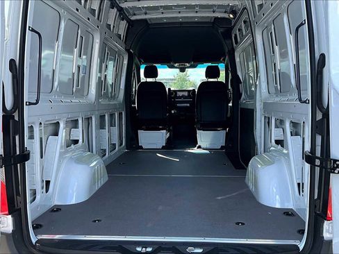 Used 2025 Mercedes-Benz Sprinter 2500 image 2