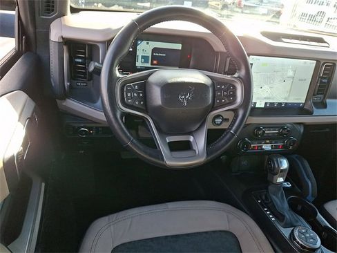 Used 2022 Ford Bronco Wildtrak image 11