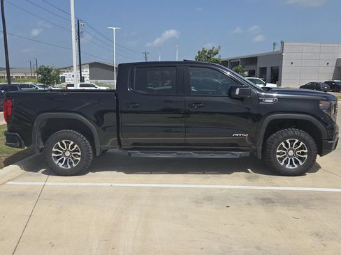 Used 2023 GMC Sierra 1500 AT4 AWD/4WD image 2