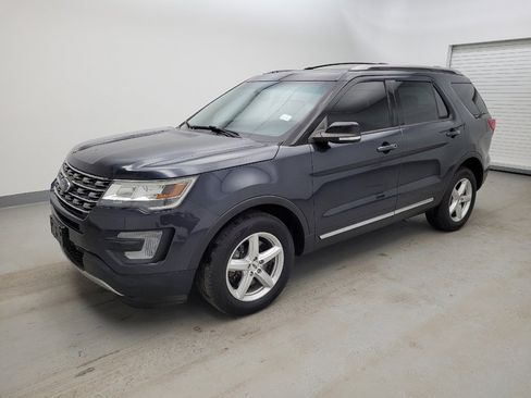 Used 2017 Ford Explorer XLT w/ Equipment Group 201A image 2