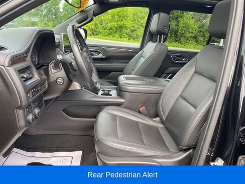 Used 2021 Chevrolet Tahoe Z71 w/ Luxury Package AWD/4WD image 15