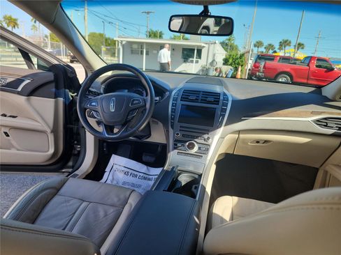 Used 2017 Lincoln MKZ Reserve image 21