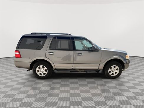 Used 2010 Ford Expedition XLT AWD/4WD image 4