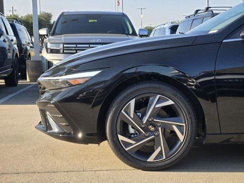 New 2025 Hyundai Elantra Limited image 6