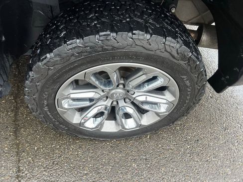 Used 2021 RAM 1500 Laramie w/ Sport Appearance Package image 9