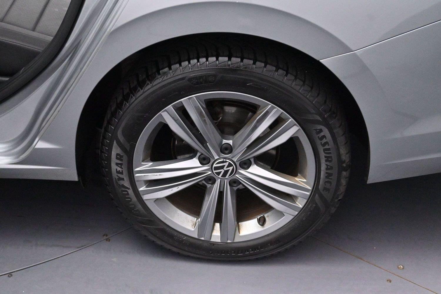Used 2024 Volkswagen Jetta SE FWD image 32