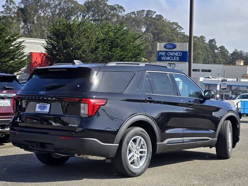 New 2026 Ford Explorer Active AWD/4WD image 4