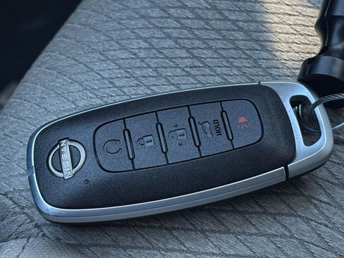 Used 2025 Nissan Rogue SV FWD image 21