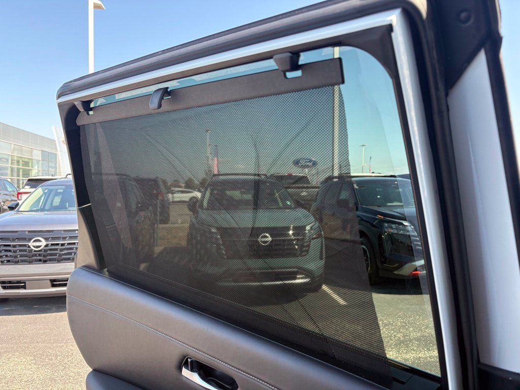 Used 2025 Nissan Pathfinder SL w/ Black Appearance Package AWD/4WD image 25