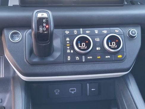 Used 2021 Land Rover Defender 110 X-Dynamic HSE AWD/4WD image 21
