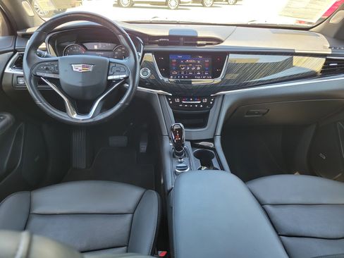 Certified 2023 Cadillac XT6 Premium Luxury AWD/4WD image 13