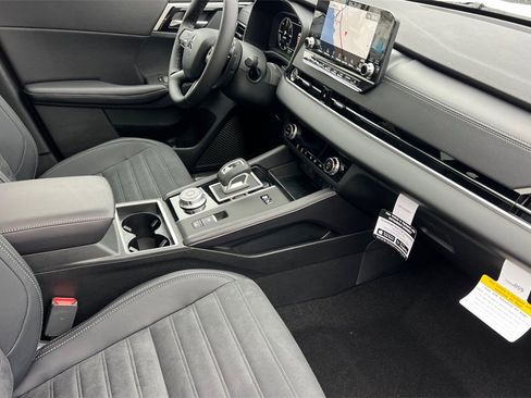 New 2025 Mitsubishi Outlander SE image 17