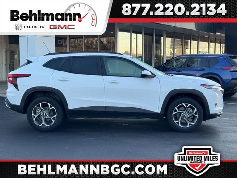 Used 2025 Chevrolet Trax LT w/ LT Convenience Package image 1