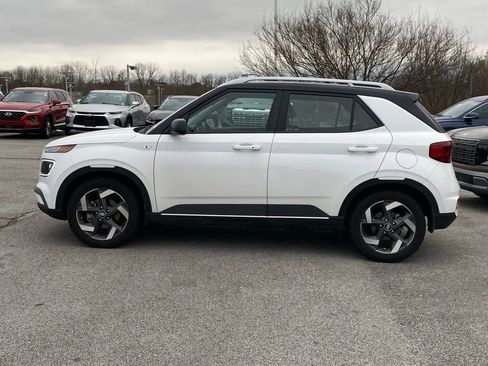 Used 2024 Hyundai Venue Limited image 4