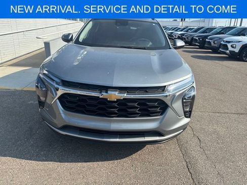 Used 2024 Chevrolet Trax LT w/ Driver Confidence Package FWD image 4