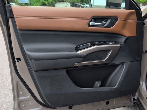 Used 2024 Nissan Pathfinder Platinum w/ Cargo Package FWD image 8