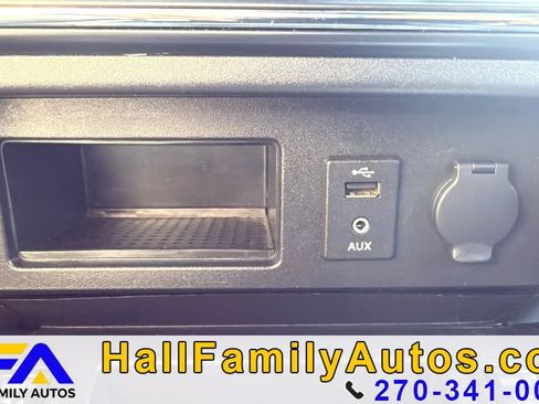 Used 2018 Nissan Titan SV w/ SV Convenience Package image 31