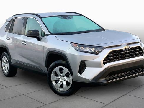 Used 2021 Toyota RAV4 LE FWD image 3