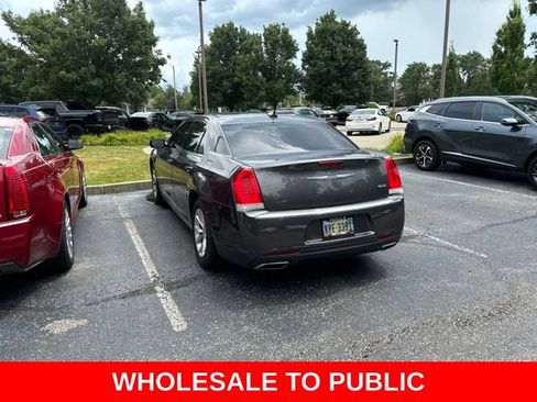 Used 2015 Chrysler 300 Limited RWD image 19