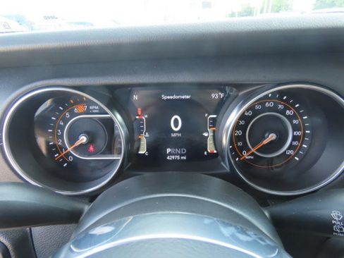 Used 2022 Jeep Wrangler Unlimited Sahara w/ Cold Weather Group AWD/4WD image 26
