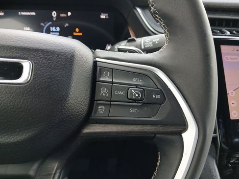 Used 2024 Jeep Grand Cherokee L Limited w/ Luxury Tech Group II image 14