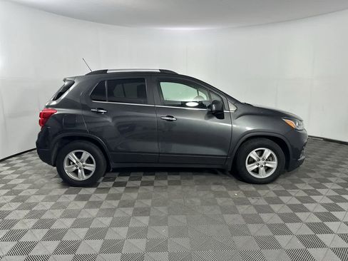 Used 2020 Chevrolet Trax LT w/ LT Convenience Package FWD image 9