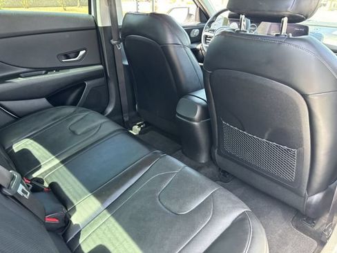 Used 2023 Hyundai Elantra Limited FWD image 13