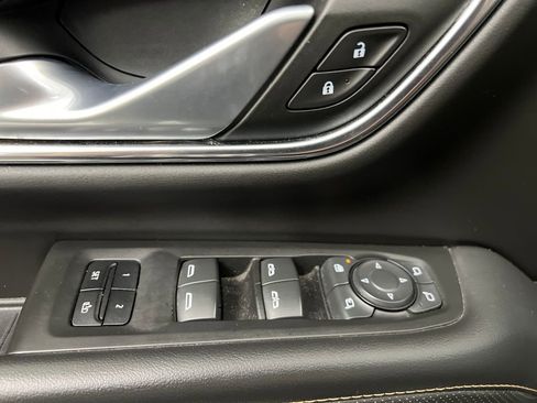 Used 2022 GMC Yukon XL AT4 AWD/4WD image 12