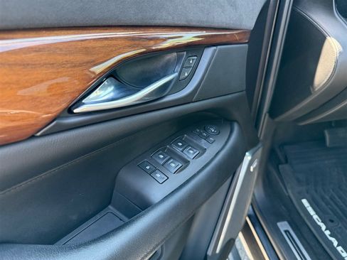 Used 2016 Cadillac Escalade Premium image 16