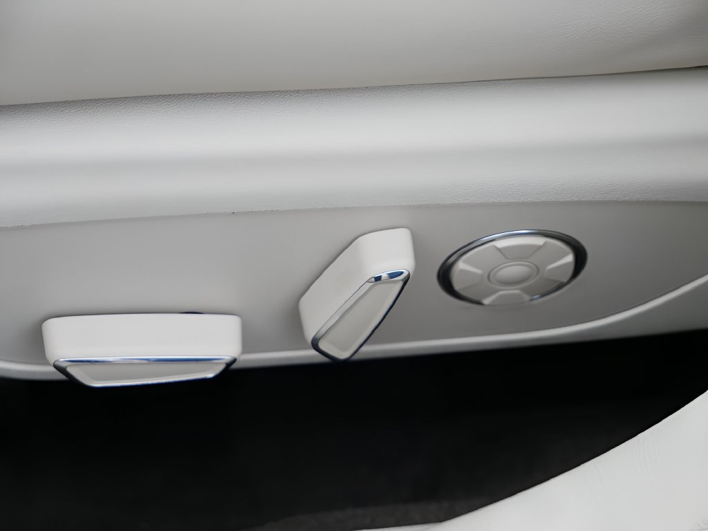 Used 2019 Lincoln MKZ Reserve w/ Luxury Package FWD image 16