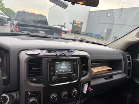 Used 2017 RAM 1500 Express AWD/4WD image 11