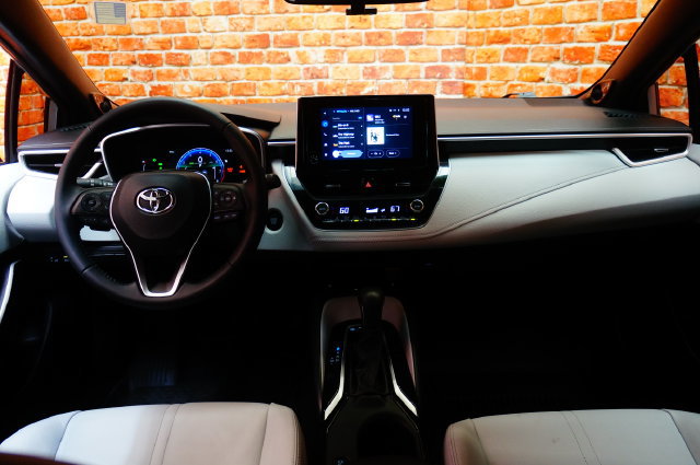 Used 2025 Toyota Corolla XSE FWD image 10