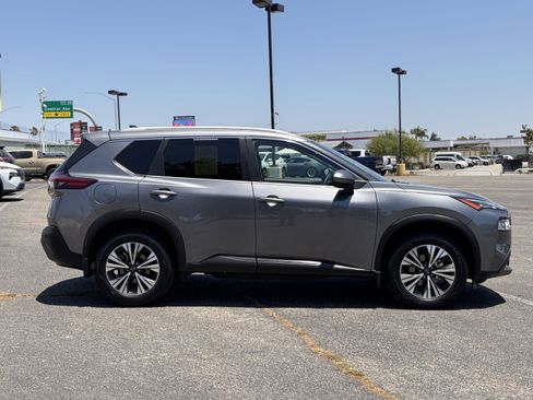 Used 2023 Nissan Rogue SV w/ SV Premium B Package FWD image 2