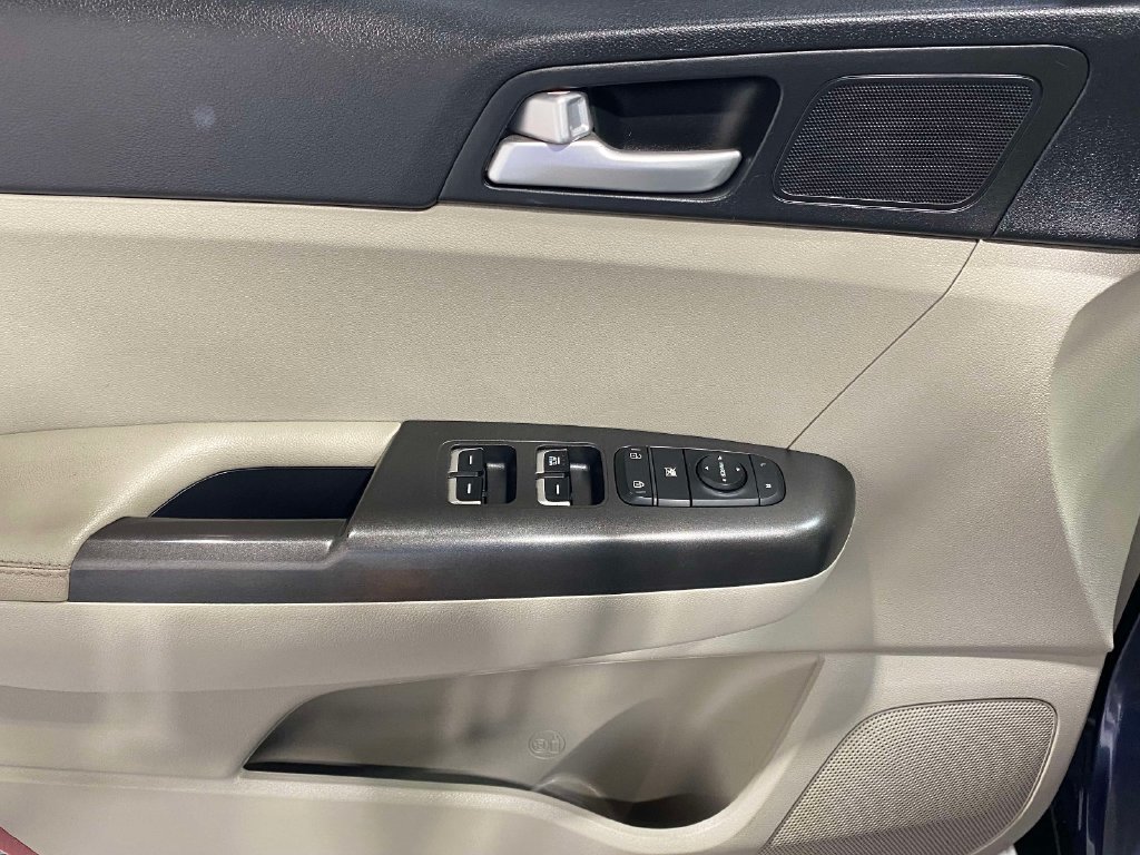 Used 2022 Kia Sportage LX AWD/4WD image 19
