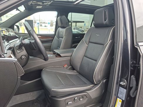 Used 2023 Cadillac Escalade ESV Premium Luxury image 16