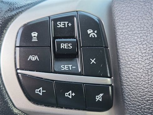 Certified 2021 Ford Explorer XLT w/ Equipment Group 202A image 8