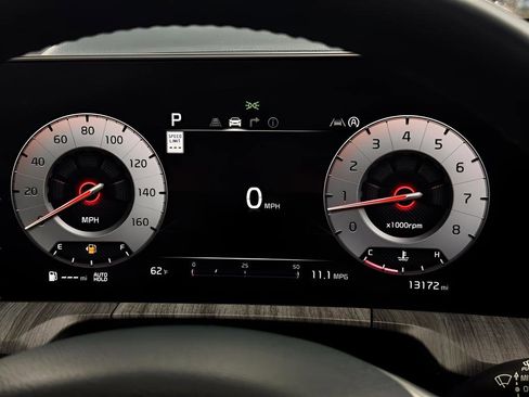 Used 2025 Kia Telluride SX w/ SX Captain's Chair Package FWD image 20