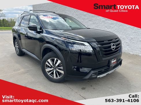 Used 2023 Nissan Pathfinder SL w/ Black Appearance Package AWD/4WD image 1